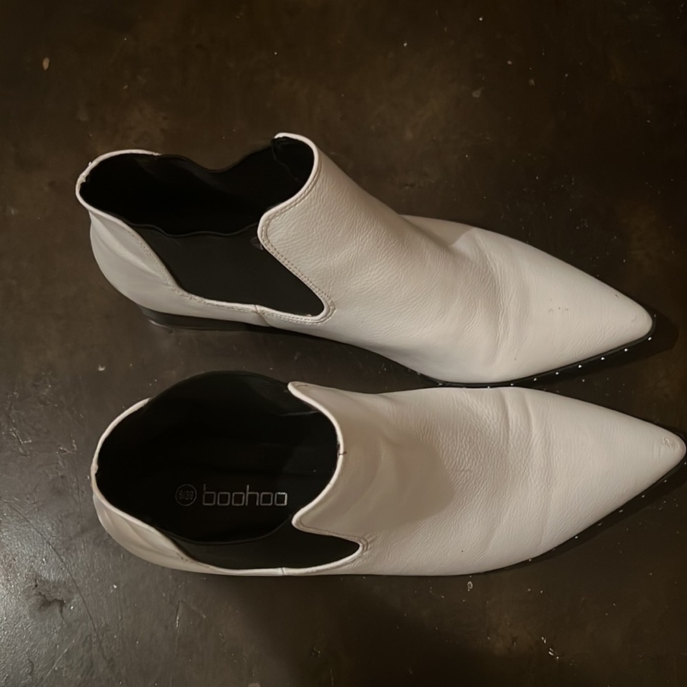 Boohoo white booties size 8